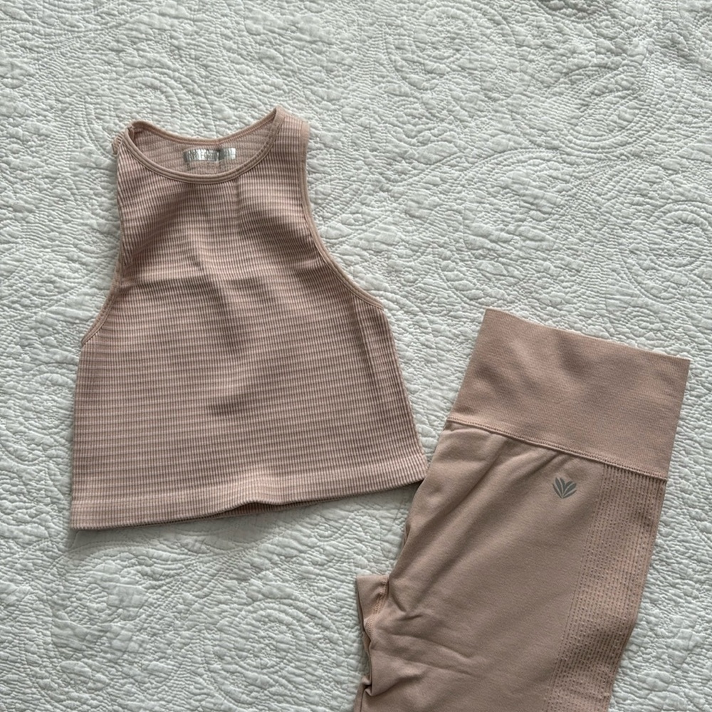 Forever 21 Workout set. Crop top and leggings